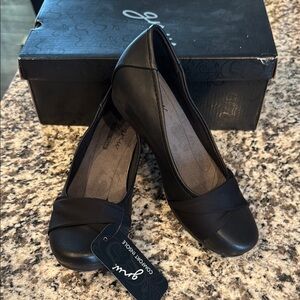 GNW Black Flats & Loafers